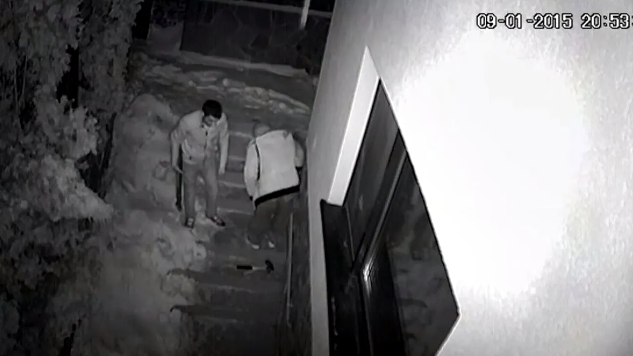 Interlopii din Iași au distrus cu ciocanul țeava de gaz de la vila unui demnitar