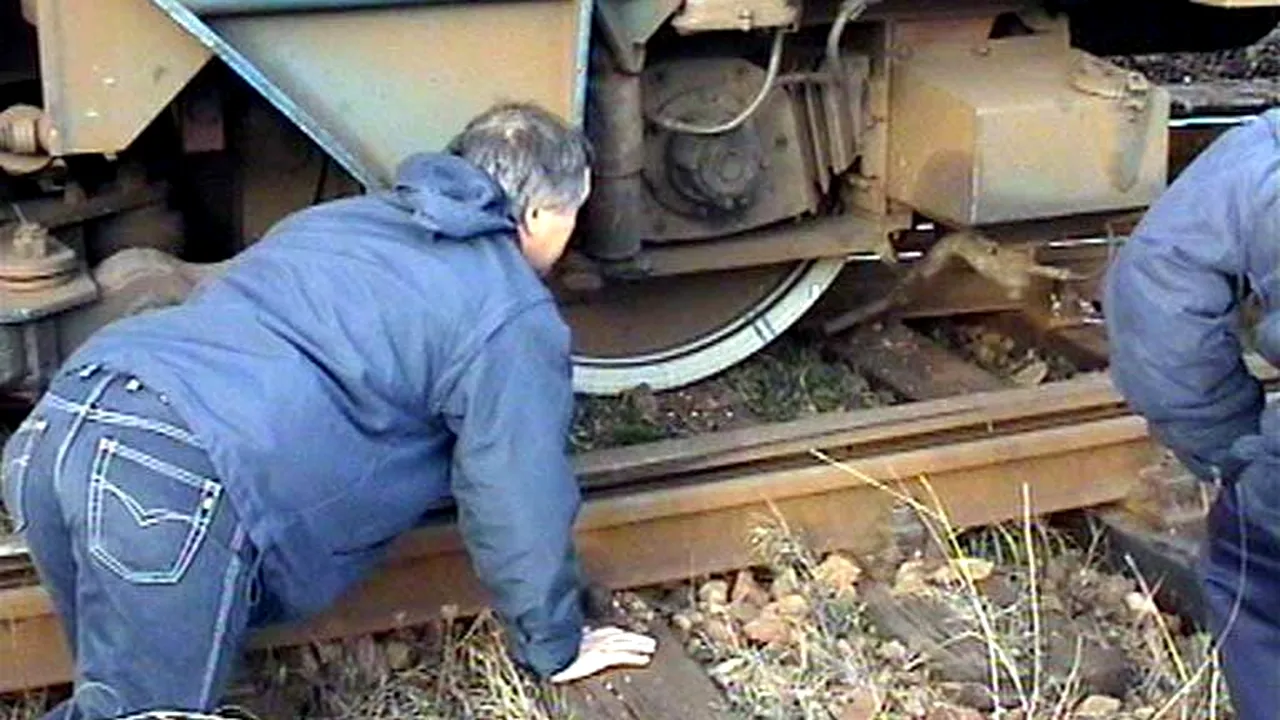 Cinci vagoane încărcate cu 100 de tone de cărbune s-au răsturnat în Valea Jiului