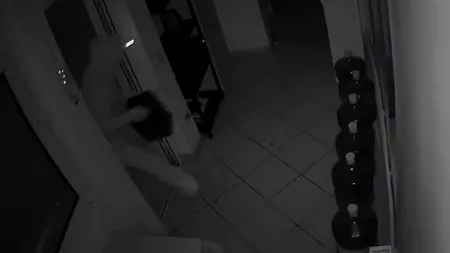 VIDEO. Un bărbat şi o femeie, arestaţi după ce au spart mai multe seifuri din sediile unor societăți bancare de tip IFN și de transport persoane