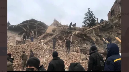 FOTO | Peste 70 de militari ucraineni au murit după ce trupele ruse au bombardat o baza militară, în orașul Ohtîrca