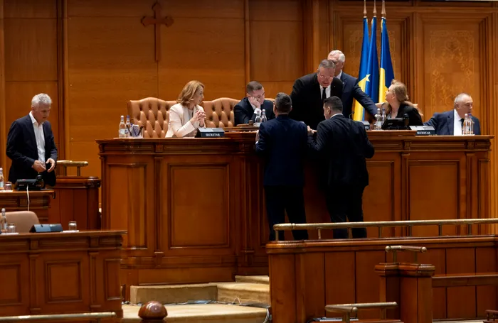 Ședință în Parlament pentru eliminarea pensiilor senatorilor și deputaților / Sursa foto: Alexandra Pandrea (GÂNDUL)
