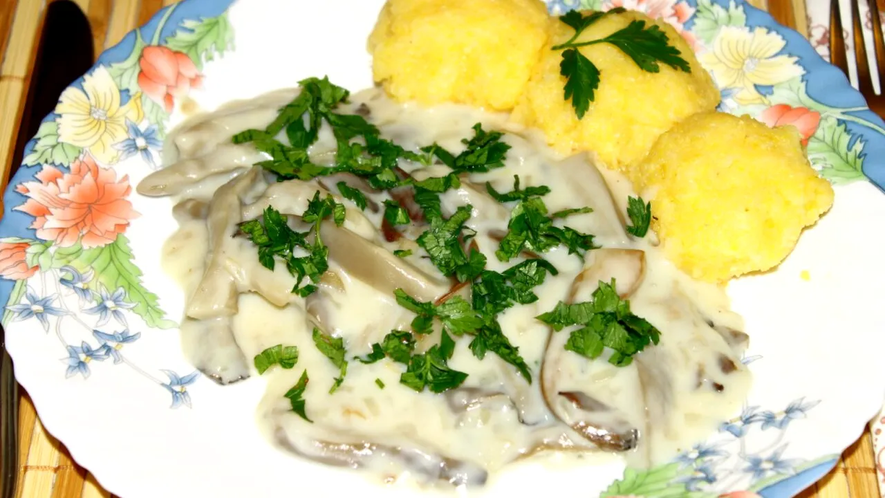 Cum gătești o ciulama de ciuperci fără smântână. Rețeta simplă și delicioasă pentru orice ocazie