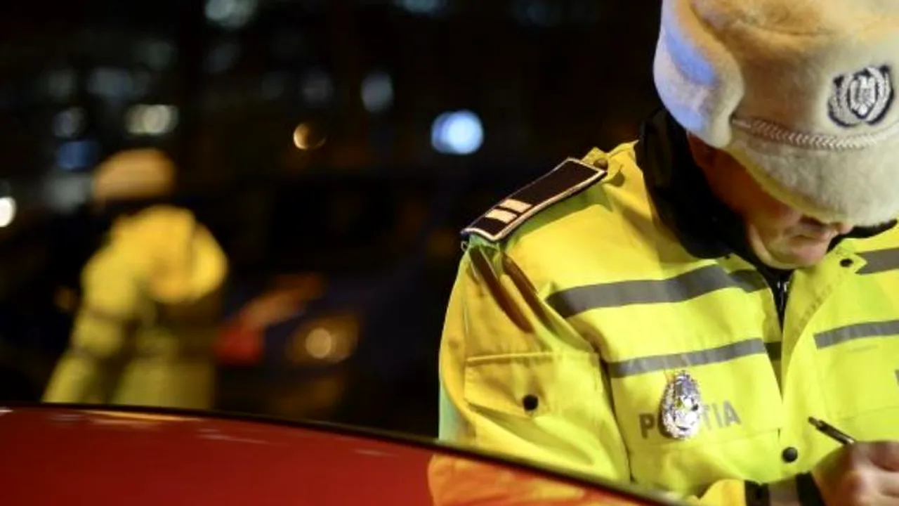 Șofer cercetat penal pentru că în locul siglei mașinii avea montată o svastică