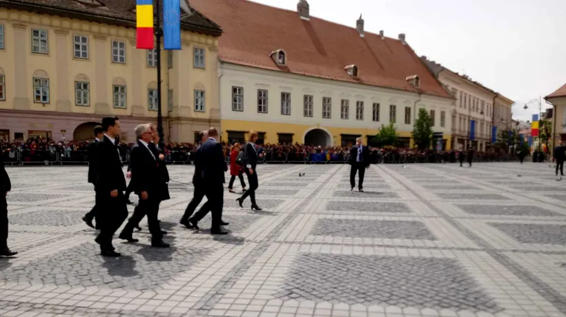Summitul de la Sibiu, mai 2019: Antonio Tajani și Jean-Claude Juncker, baie de mulțime - VIDEO