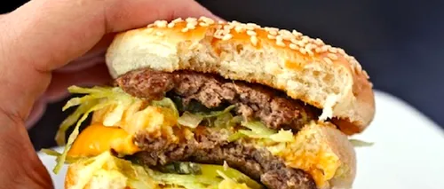 VIDEO. Experiment: ce se întâmplă cu acest hamburger ținut timp de 14 ani la temperatura camerei