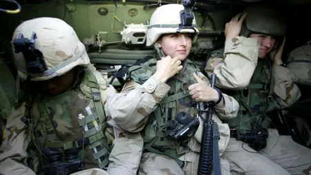 Femeile militar din SUA pot participa oficial la luptă. Neoficial, participau de mult