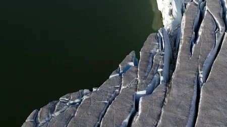 Ghețarii din Arctica și Groenlanda se topesc cu o VITEZĂ ALARMANTĂ. 