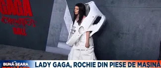 Lady Gaga, rochie accesorizată cu piese de mașină pe covorul roșu