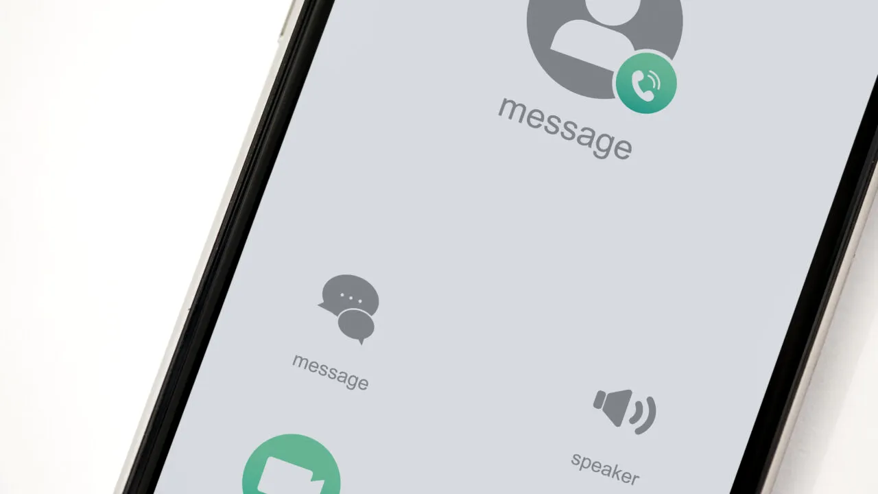 Ce înseamnă dacă primești mesaj cu numărul „7642” pe WhatsApp. Ce semnifică acest cod, de fapt