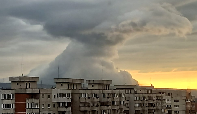 Imagini fabuloase! Un „nor OZN”, vizibil pe cerul orașului Cluj-Napoca / Sursa foto: Facebook Ioan Pop via Antena 3