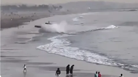 SUA: Un avion de mici dimensiuni s-a prăbuşit pe o plajă extrem de populară din California / Un fost primar a murit - VIDEO