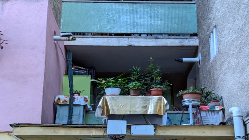 Un locatar din Alba Iulia și-a extins balconul, uimindu-și vecinii. Imaginea, ajunsă pe internet, a devenit VIRALĂ