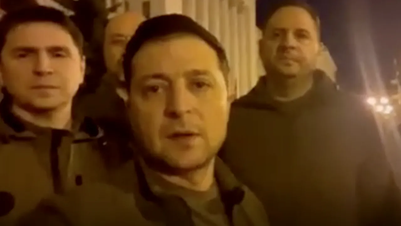 Primul mesaj al președintelui Volodimir Zelenski după ce a ieșit din buncărul în care se adăpostea: ”Apărăm independența noastră”