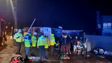 Cine despăgubește pasagerii din autocarul răsturnat la Pașcani