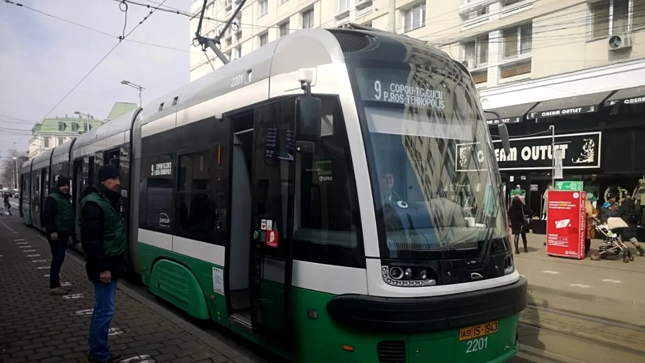 Vatman din Iași, dus direct la SPITAL după ce a mirosit sacoșa unei bătrâne. Poliția a deschis urgent o anchetă