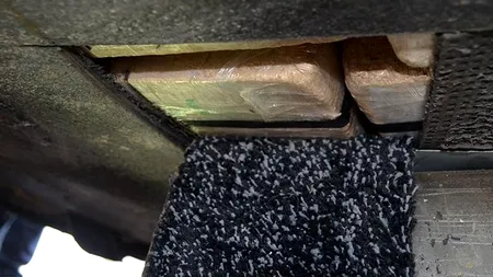 Doi olandezi, PRINȘI la frontieră cu 84 de KILOGRAME de HEROINĂ