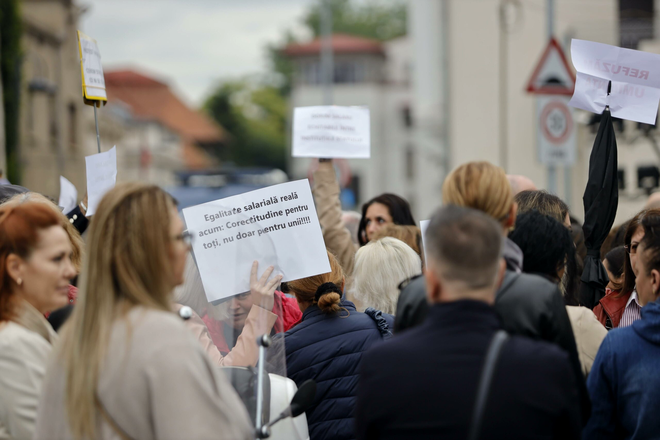 Protest spontan al angajaţilor din Aparatul de lucru al Guvernului / Sursa foto: Alexandra Pandrea (GÂNDUL)