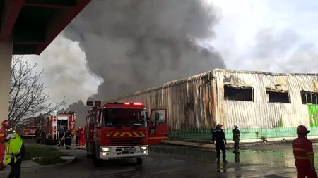 FOTO-VIDEO | Incendiu puternic la fosta fabrică de țigări a lui Zaher Iskandarani din Timișoara. A fost emis mesaj de avertizare prin Ro-Alert