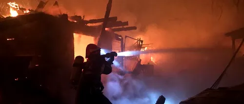 Incendiul violent din județul Bistrița-Năsăud, lichidat. Patru case, un atelier de tâmplărie și două anexe, mistuite de foc