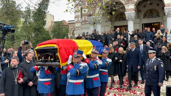 Mircea Lucescu, înmormântat la Cimitirul Bellu cu onoruri militare. Imnul național a răsunat încă o dată
