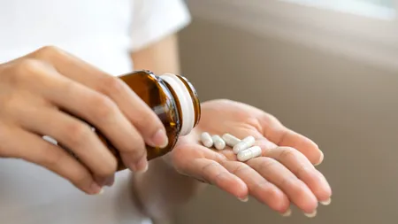 Lista de medicamente pe care poți lua în bagajul de vacanță / Ce NU trebuie să pui dacă mergi în Grecia, Dubai sau în țările din Asia