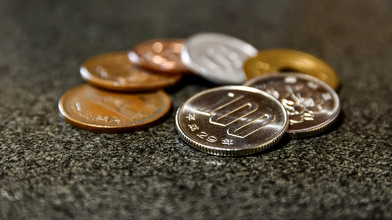 INCREDIBIL. La ce preț vinde un român o monedă din anul 1991. Este mai scumpă decât o Dacie Duster III hybrid