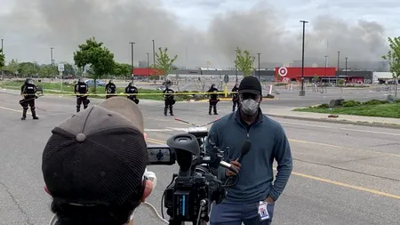 CAZUL GEORGE FLOYD. Jurnaliștii CNN au fost eliberați de poliția din Minneapolis, după mai bine de o oră. Guvernatorul Minnesota i-a cerut scuze președintelui CNN, Jeff Zucker, pentru incident