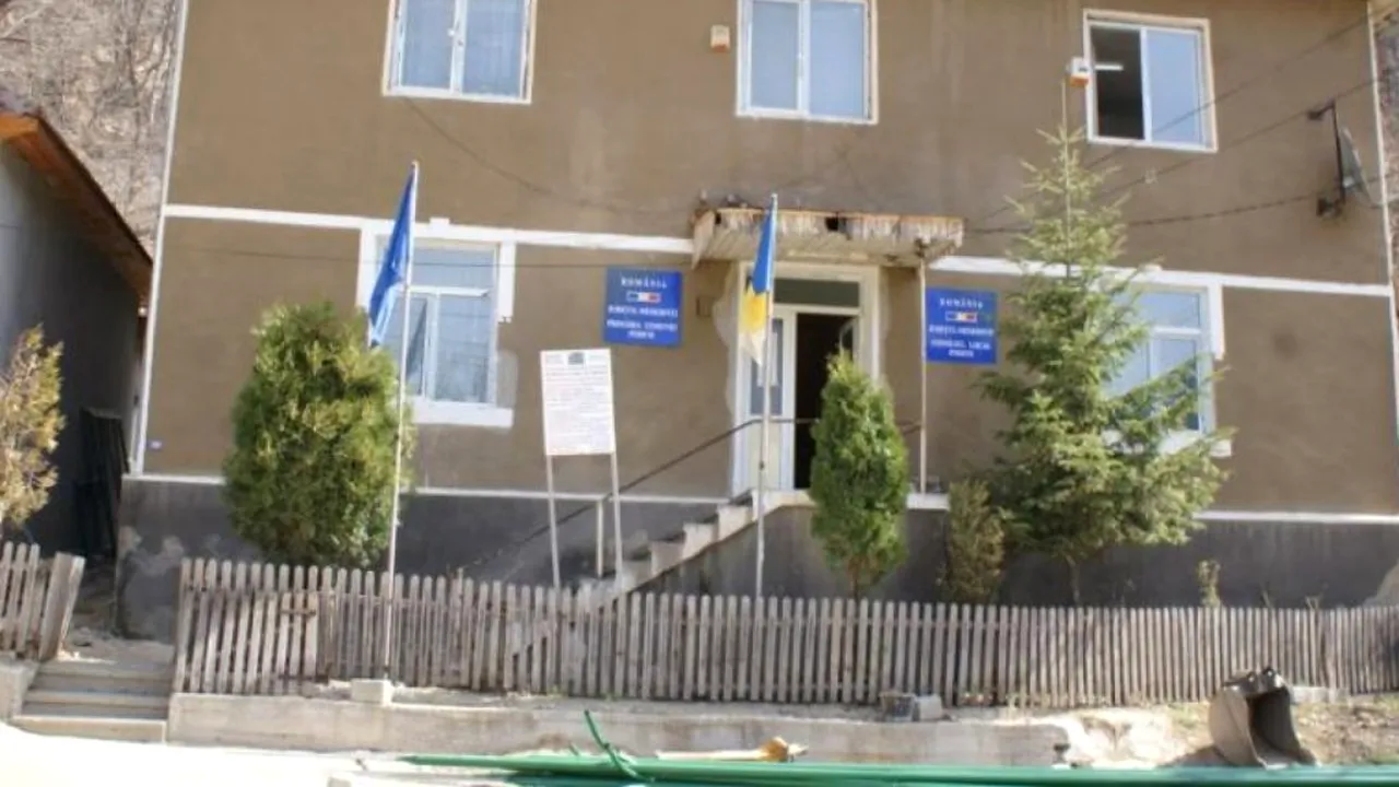 Conflict încheiat de Poliție între primarul comunei Podeni (PPU-SL) și contracandidatul său (PNL). Două persoane au fost transportate la spital, în urma folosirii spray-ului lacrimogen