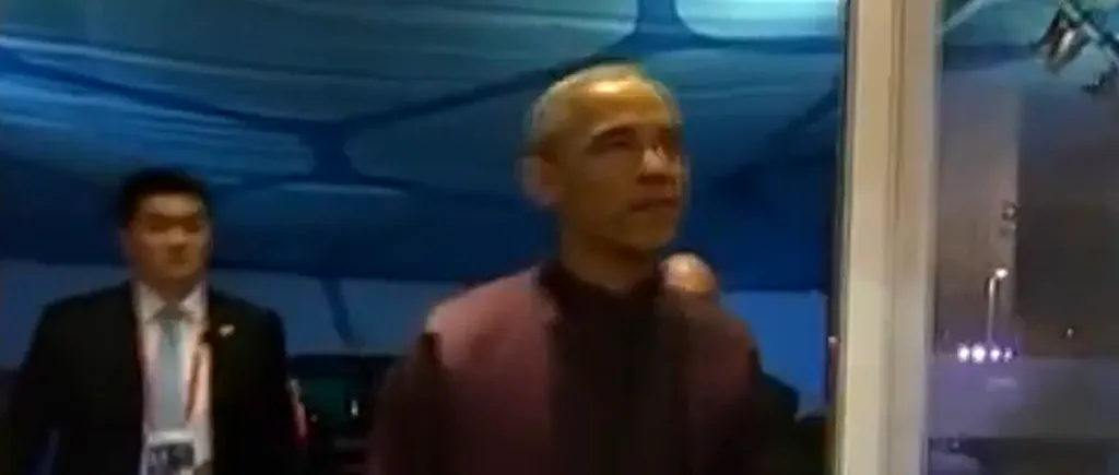 Obama, criticat pe Internet pentru că a refuzat limuzina pusă la dispoziție de chinezi și a mestecat gumă
