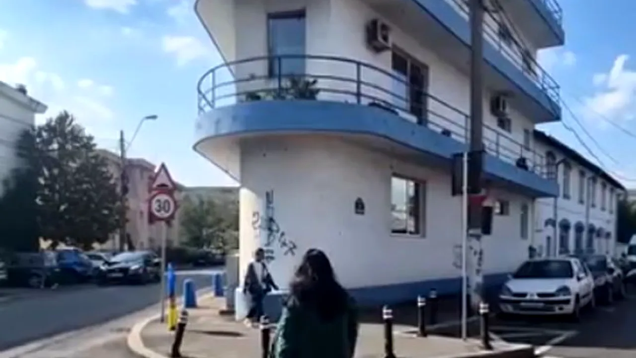 Povestea blocului din Capitală care arată ca un vapor. Unde se află și cine a construit clădirea cu un design inedit