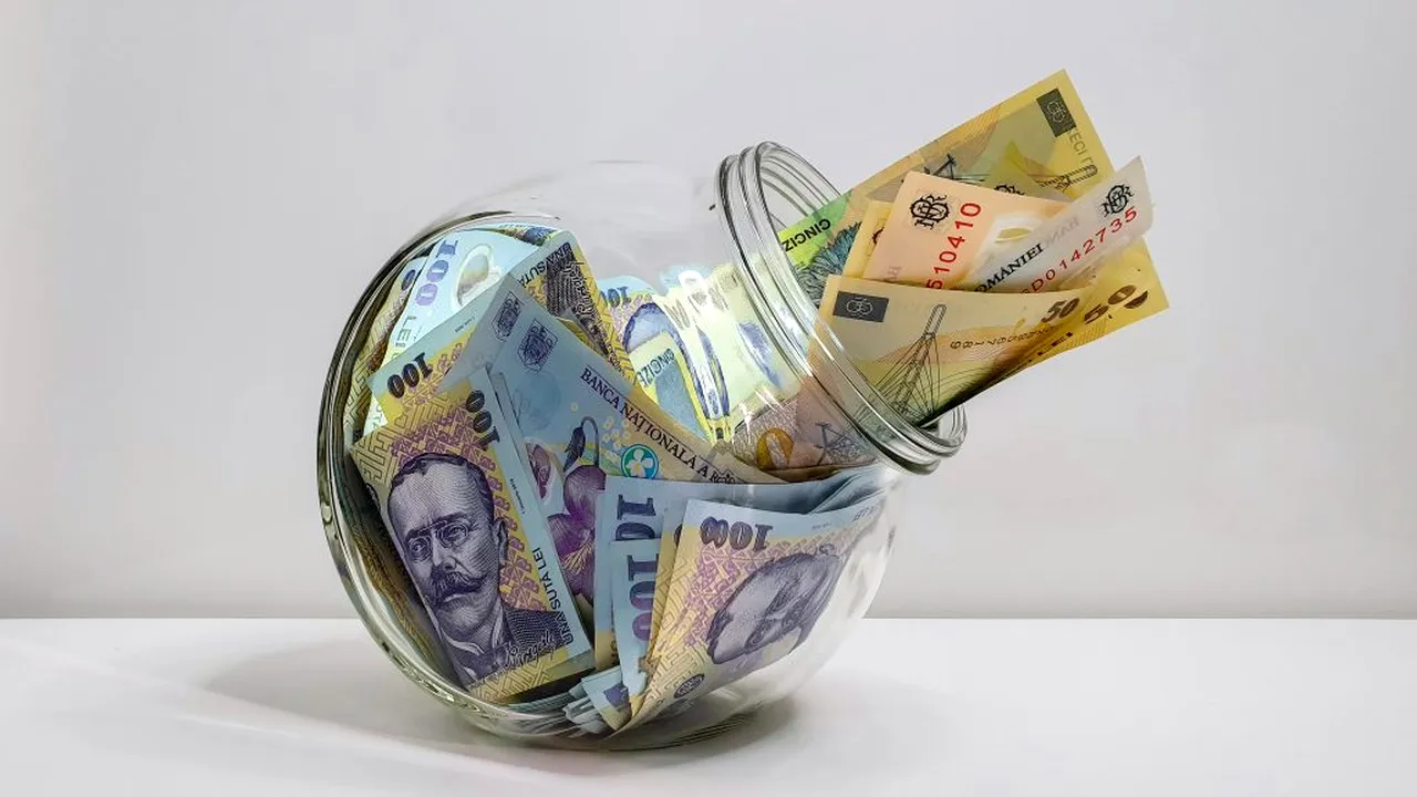 Doar patru din zece români reuşesc să facă economii în pandemie (STUDIU)