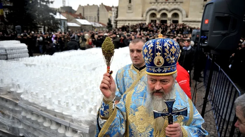BOBOTEAZĂ la Cluj:15.000 de sticle cu apă sfințită, împărțite credincioșilor ce au asistat la slujbă