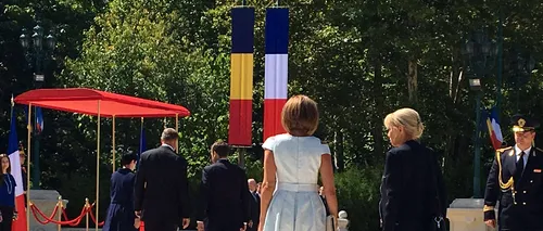 Ce ținute au purtat Carmen Iohannis și Brigitte Macron, la ceremonia de primire de la Palatul Cotroceni. VIDEO

