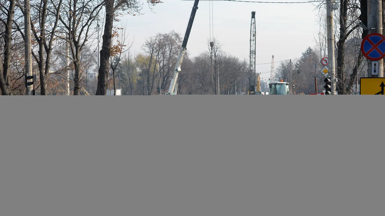 Clădiri în pericol și oameni evacuați, după surparea din zona Eroilor. Traficul va fi întrerupt 30 de zile