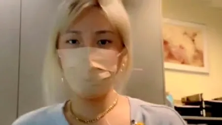 Tânăra din imagine a fost muștruluită de șeful ei, din cauza hainelor portate la job. În ce era îmbrăcată, de fapt