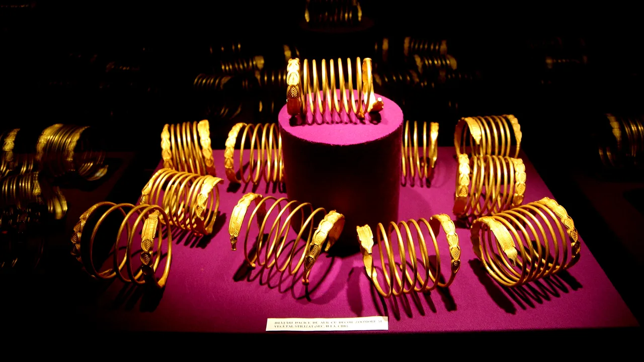 Procurorul Augustin Lazăr, adevărul despre cele 24 celebre brățări de aur dacice. 