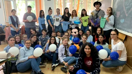 O surpriză cât o mie de cadouri: Cum a fost întâmpinată o profesoară de către elevii săi - VIDEO / FOTO