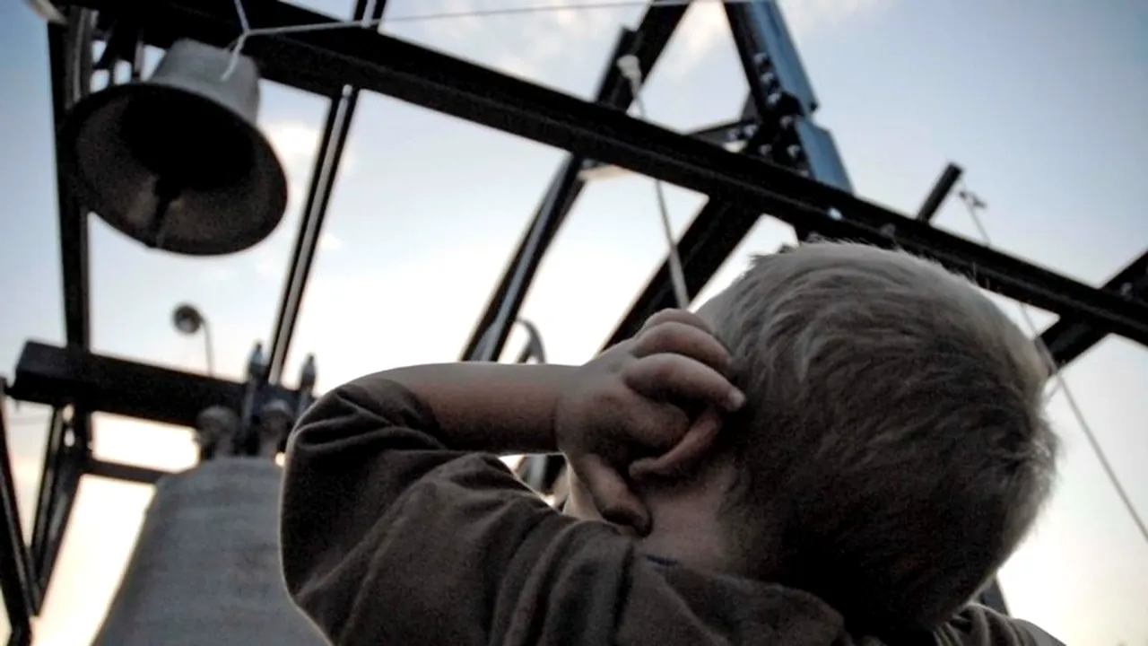 SE ÎNTÂMPLĂ ÎN ROMÂNIA. Clopot cu alarmă la o biserică din Dolj, de teama hoților, după ce vechiul clopot a fost furat