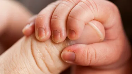 „Am strigat, n-au venit. Au zis că oricum e mort” / Medicii de la Spitalul Ploiești, acuzați de NEGLIJENȚĂ de o mamă care a suferit un avort spontan