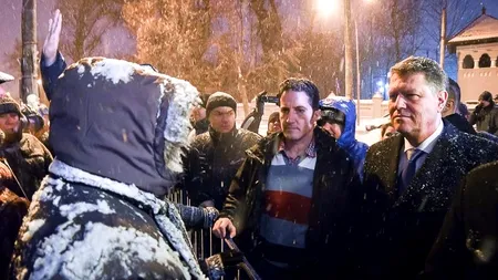 Proteste în București. Iohannis a ieșit să vorbească cu manifestanții de la Cotroceni: „Suntem cu toții români