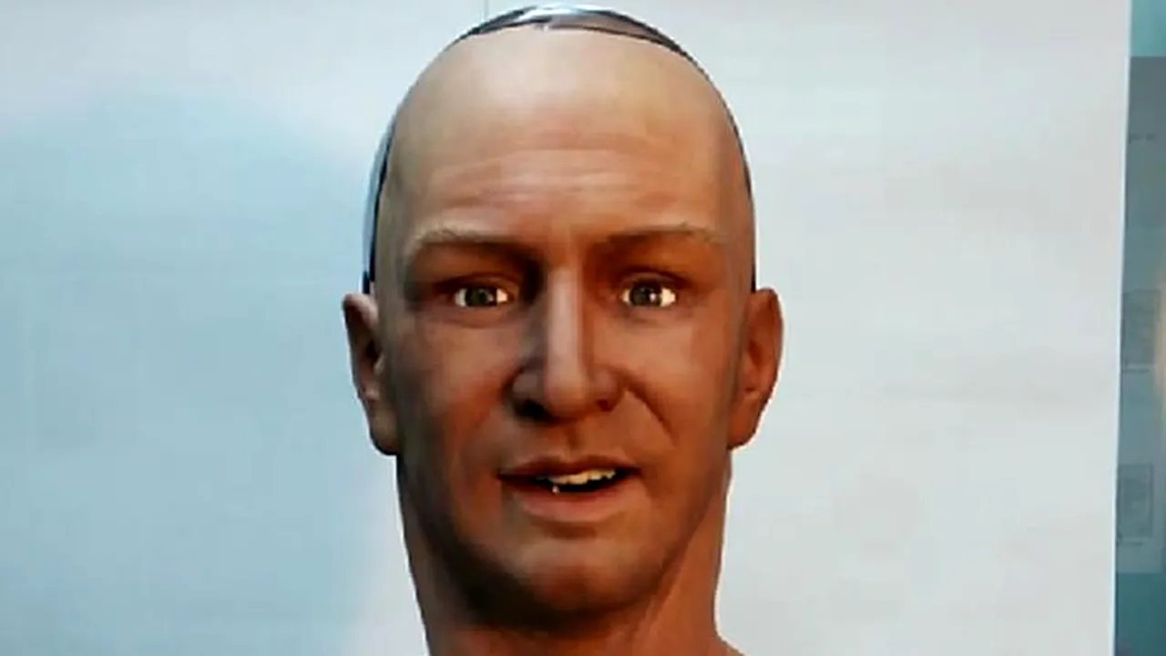 Acesta este androidul care poate imita expresiile faciale umane și răspunde la întrebările celor din jur
