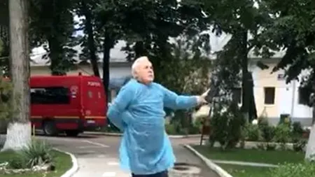 EMOȚIONANT. Povestea lui Teodor, bărbatul care a jucat hora în curtea spitalului după ce s-a vindecat de coronavirus. Își creşte singur nepoata cu autism