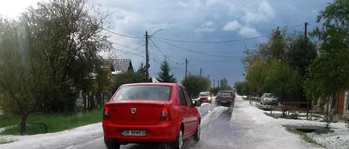 Drum din județul Dâmbovița, acoperit de un strat gros de grindină 