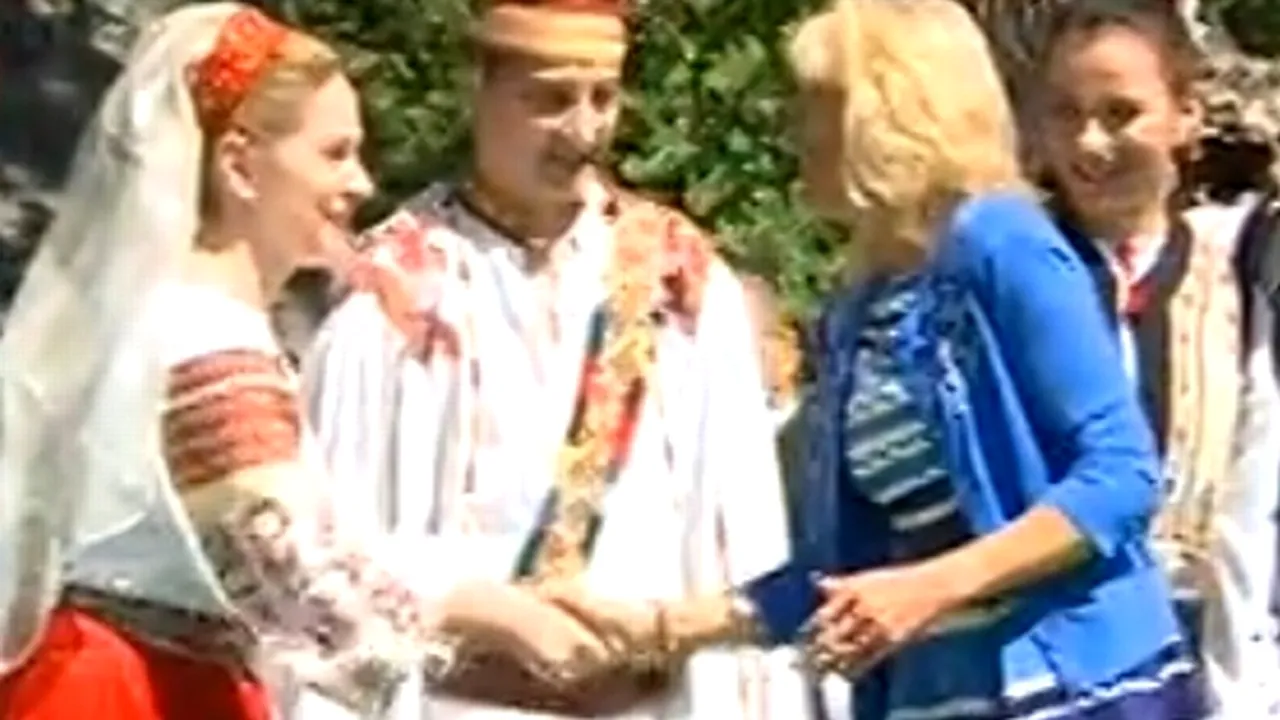 Jill Biden și Maria Băsescu vizitează Muzeul Satului