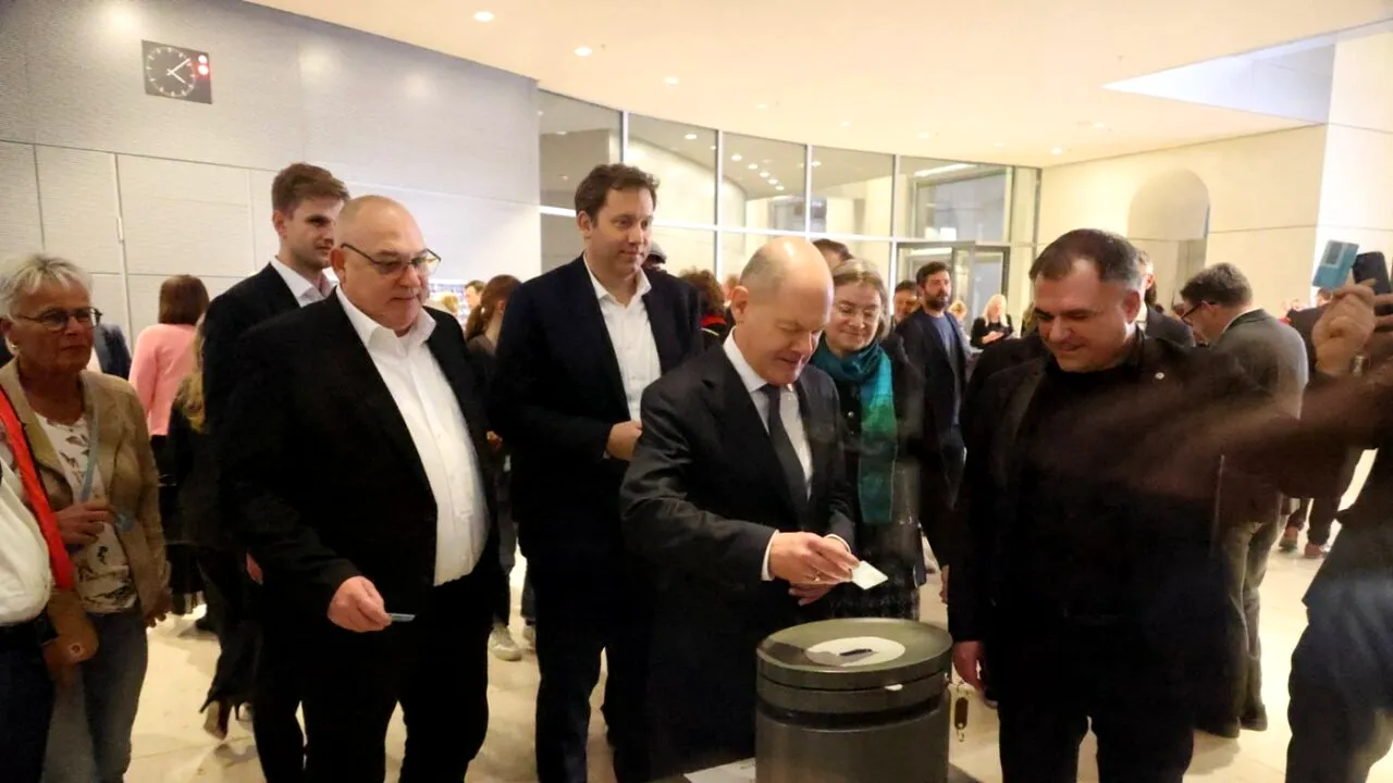 Guvernul Olaf Scholz a fost demis de Bundestag /GERMANIA se îndreaptă spre alegeri anticipate