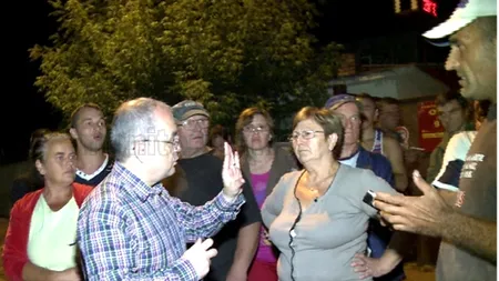 Primăria a decis să depoziteze TEMPORAR gunoiul într-un cartier din Cluj. Locuitorii au ieșit în stradă: ''Dacă Boc nu duce gunoiul de aici, o să-mi dau foc''