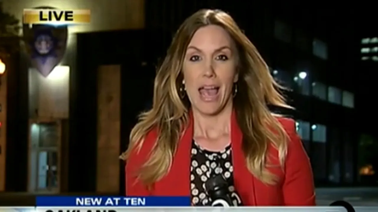 O jurnalistă a fost jefuită în timp ce transmitea despre un furt