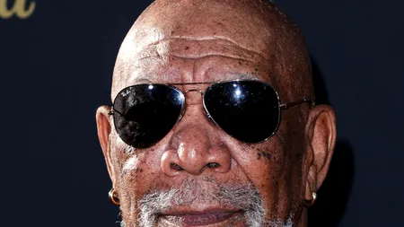 Motivul pentru care Morgan Freeman poartă mereu cercei din aur. Actorul îi poartă de la 35 de ani