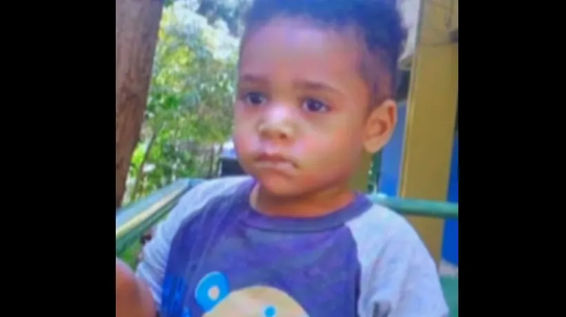 Un băiețel de doi ani a MURIT, după ce a fost uitat în autobuz, la temperaturi de peste 37 de grade Celsius. Copilul ar fi trebuit lăsat la grădiniță