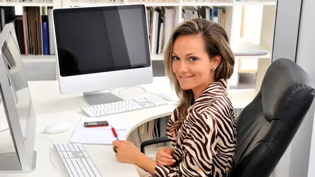 Ce i se cere să facă asistentei personale a șefului Domo